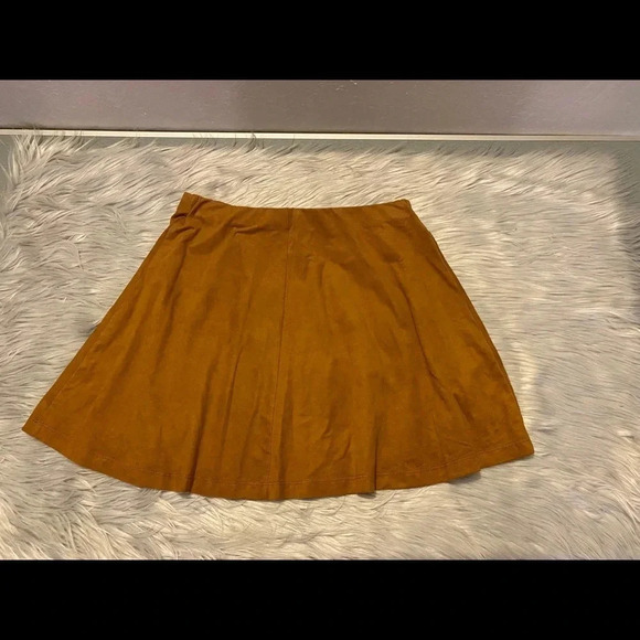 Forever 21 Women’s Carmel Suede-Look A-Line Mini Skirt Size Small Trendy Chic - Picture 10 of 11